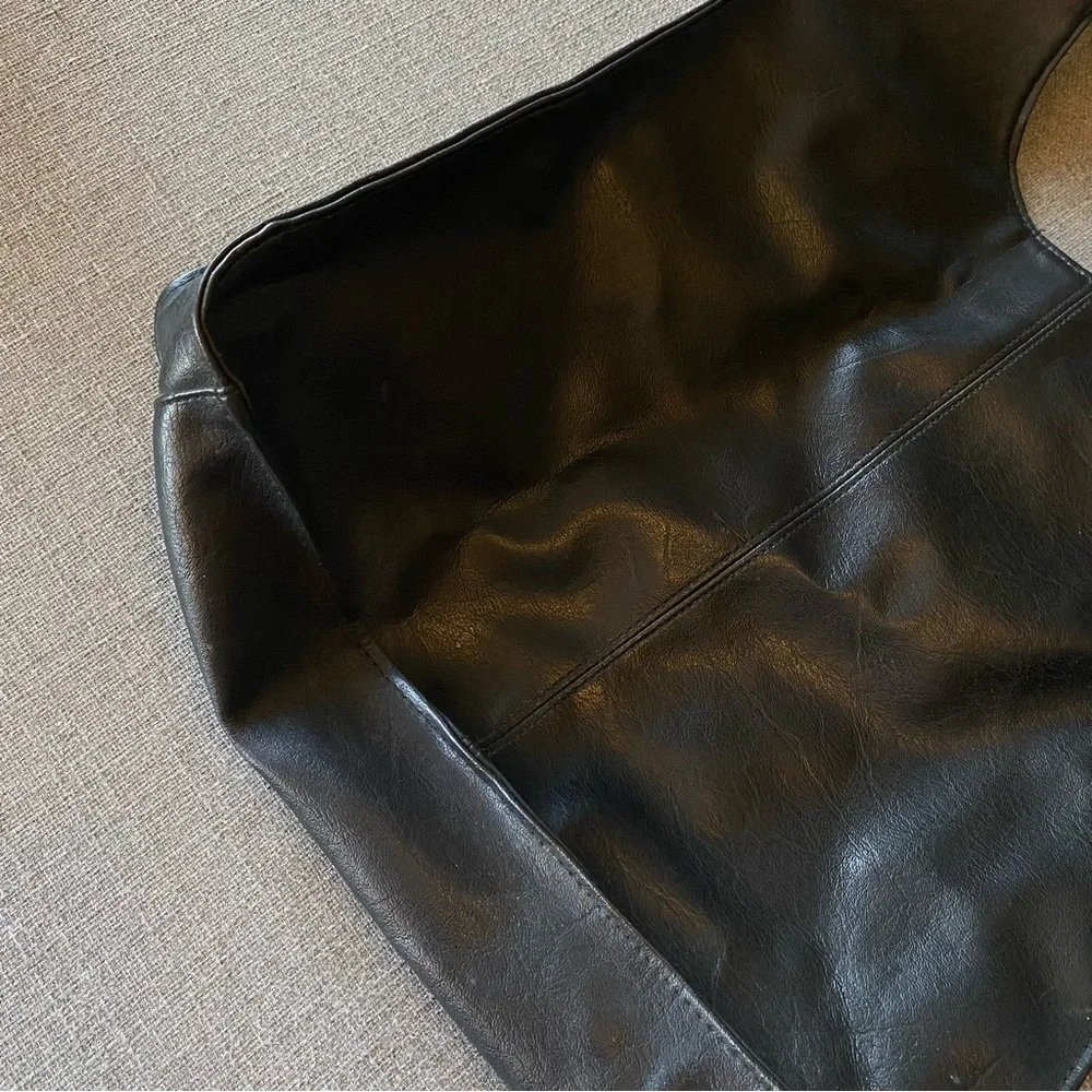 VINTAGE Manmade Leather Shoulder Bag in Black